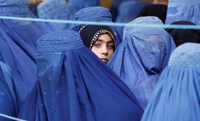 آیا «چادری» نشان تبعیض جنسیتی و توهین بهزنان نیست؟ 1 چادری در افغانستان