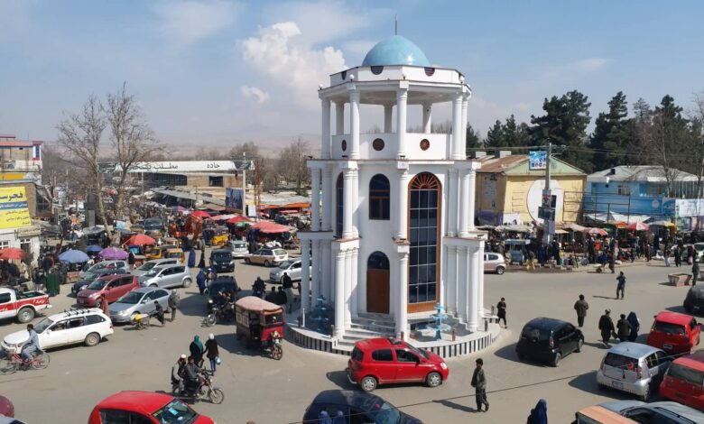 محتسبین امر به معروف طالبان در تخار، دوکاندران را به زور شلاق به نماز بردند 1 75636034 413048276311426 5952936989945757696 n