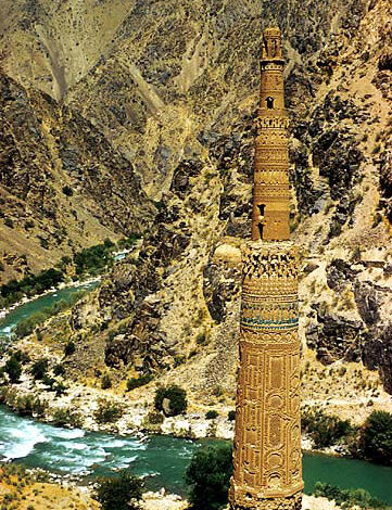 تاراج آثار باستانی در غور؛ کندن کاری در اطراف منار "جام غور" جریان دارد 1 minaret of jam01 1