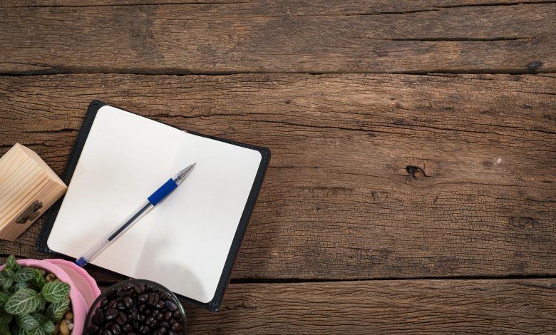 علم، زندهگی و توسعه 1 notebook on a table free photo