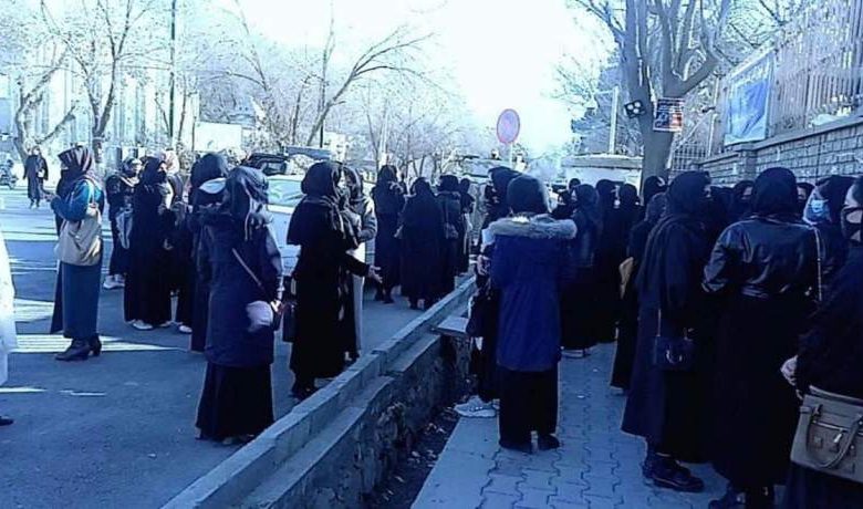 دهها آموزگار از دانشگاههای دولتی کناره گیری کردند 1 n00002228 b
