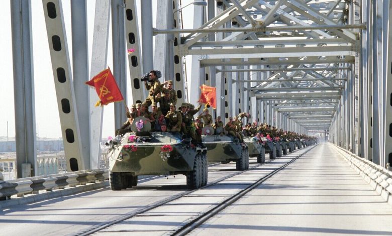 34مین سالروز خروج قشون سرخ شوری از افغانستان؛ «آنچه آموختیم فراموش مان نشود» 1 16afghanistan bridge superJumbo