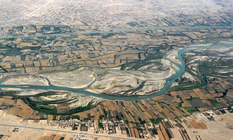 2 کودک پس از اختطاف در هلمند به قتل رسیدند 1 Aerial photograph of Helmand River at Gereshk in 2011
