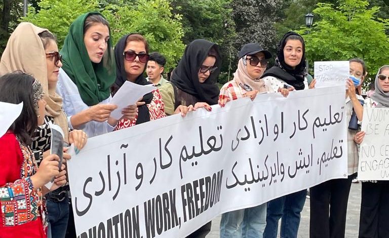 فعالان حقوق بشر: تعامل با طالبان «رسمیتبخشی به تروریسم» است 1 IMG 20230814 WA0063