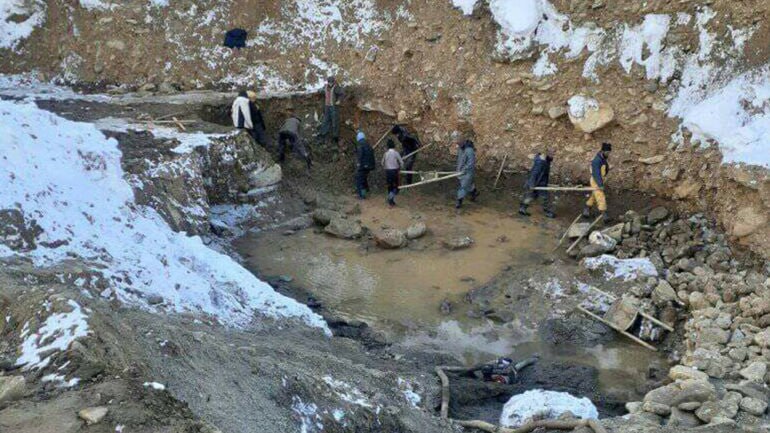 ریزش معدن طلا در بدخشان جان یک کارگر را گرفت و دوتن زخمی شدند 1 IMG 20240123 WA0063