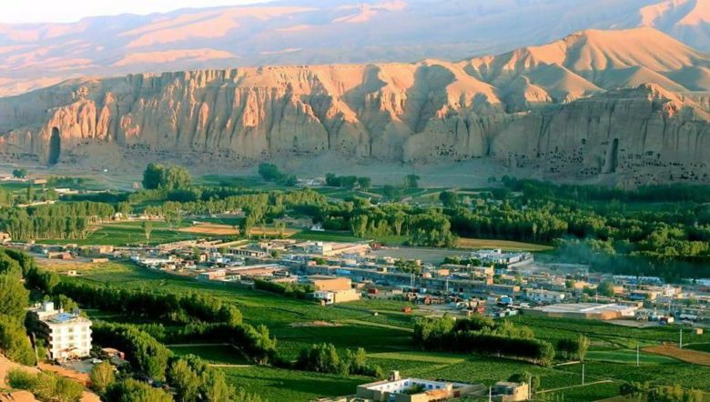 گروه طالبان در بامیان دستور جمعآوری کتابهای آموزش فقه جعفری را دادند 1 Bamyan 860x442 1