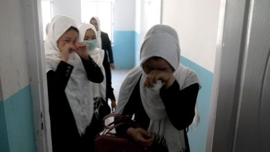 طالبان در هرات، آموزش دختران را به طور کامل ممنوع کرد 6 123836605 girlscryingbbc 780x470 1